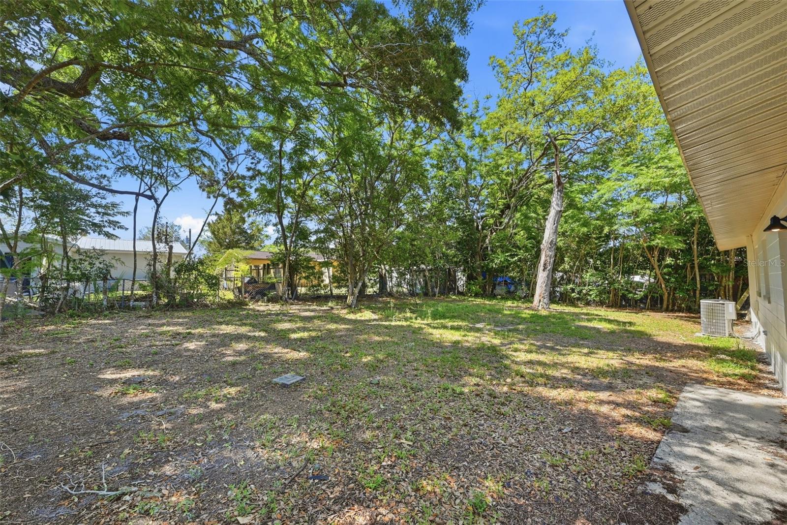 2115 WOODLAND BLVD, LEESBURG, FL, 34748