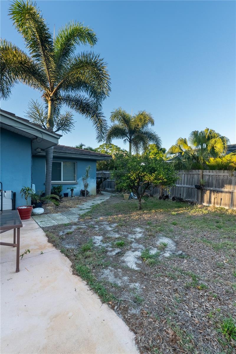 33 SOUTHWIND DR, BELLEAIR BLUFFS, FL, 33770