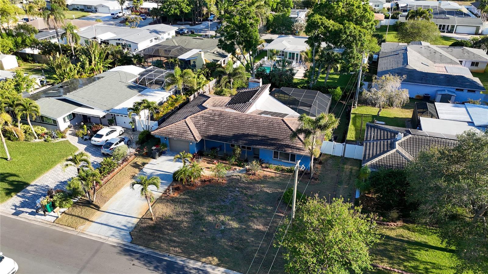 33 SOUTHWIND DR, BELLEAIR BLUFFS, FL, 33770