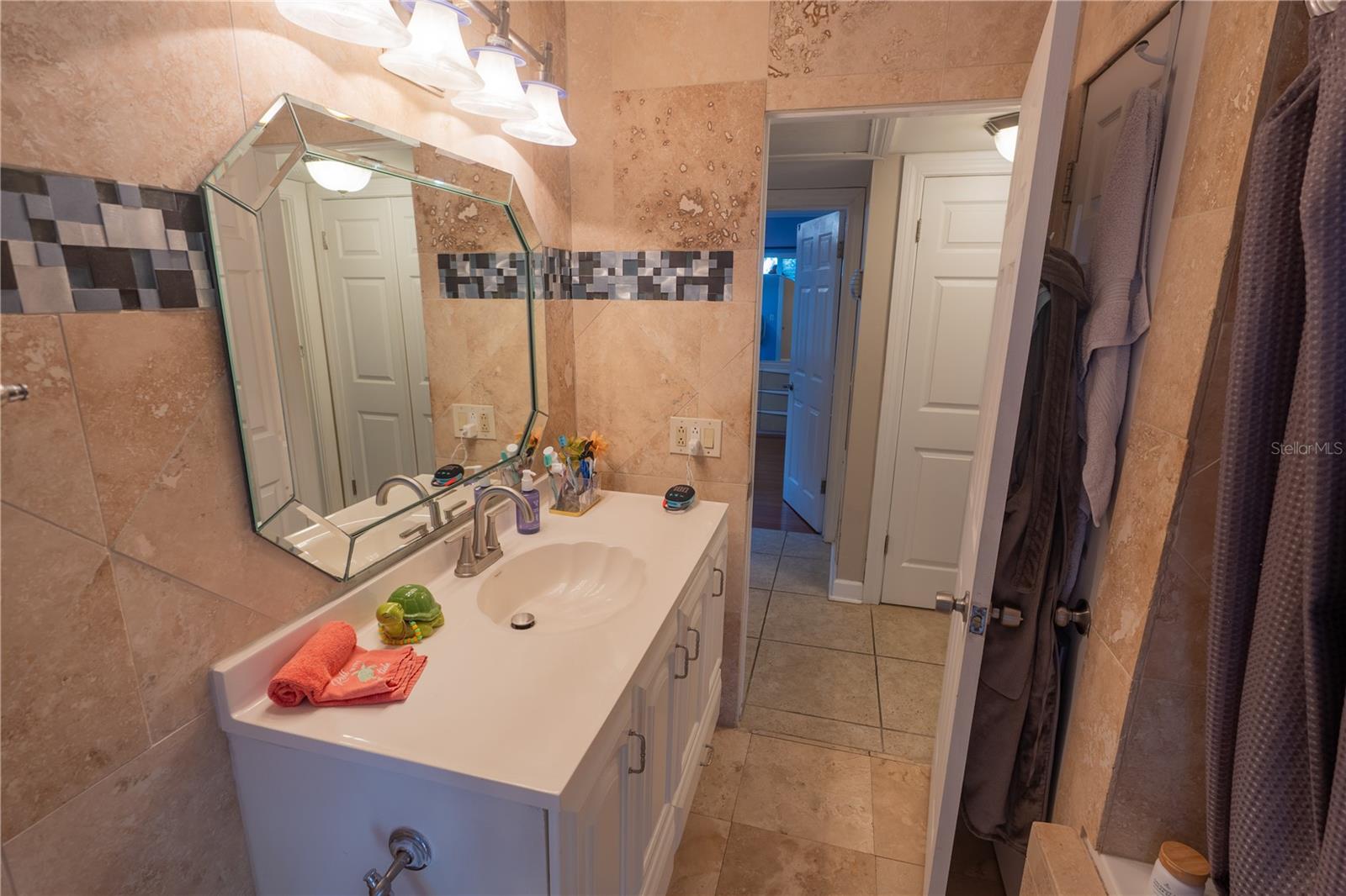 33 SOUTHWIND DR, BELLEAIR BLUFFS, FL, 33770