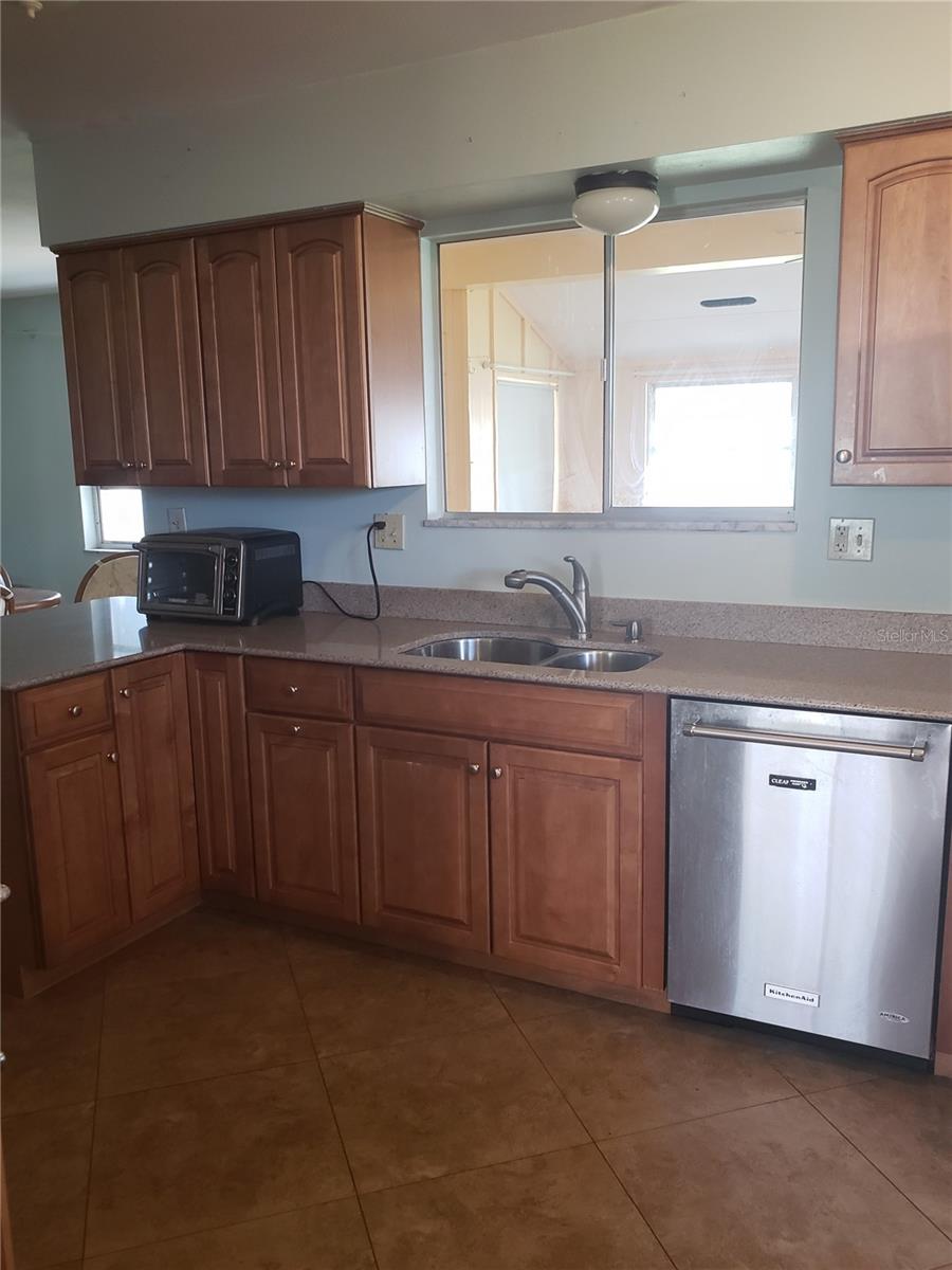 714 INDIAN WELLS AVE, SUN CITY CENTER, FL, 33573