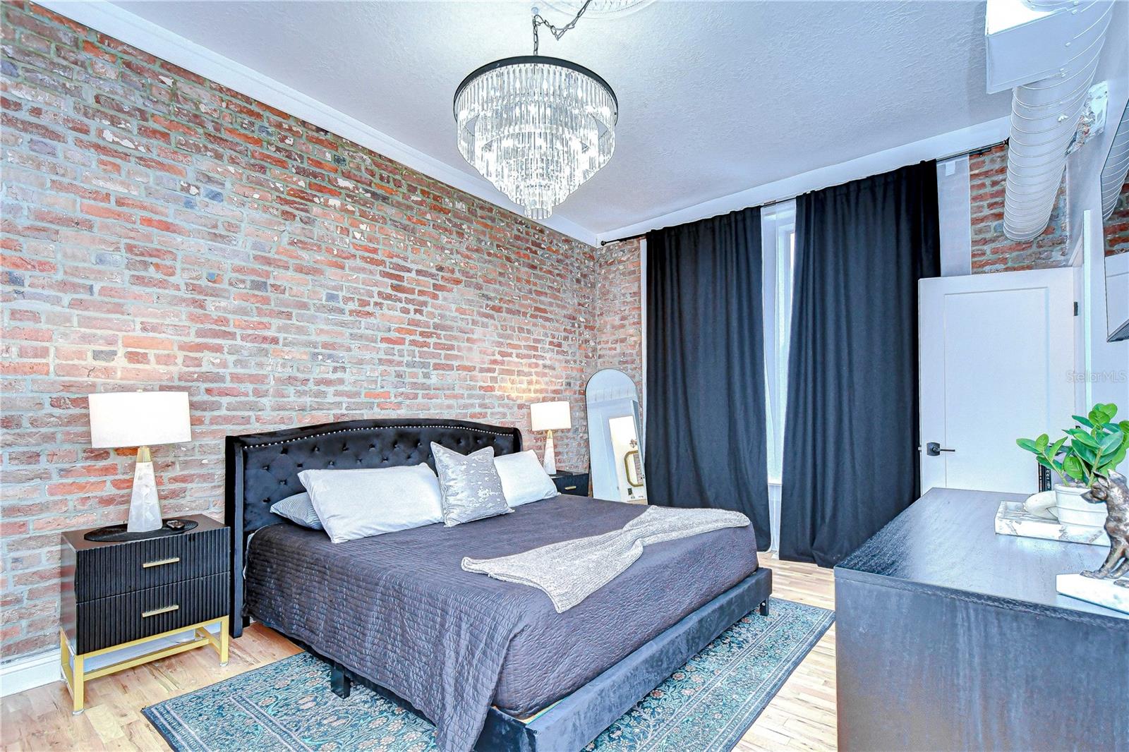 215 CENTRAL AVE #2B, ST PETERSBURG, FL, 33701