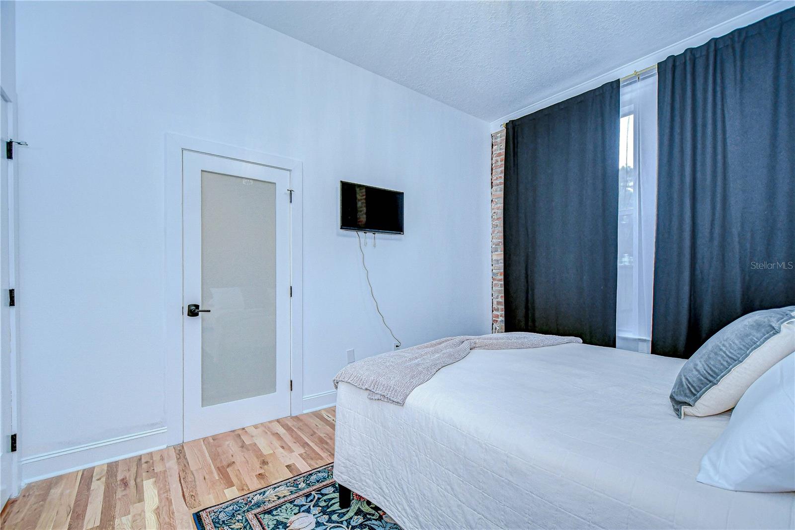 215 CENTRAL AVE #2B, ST PETERSBURG, FL, 33701