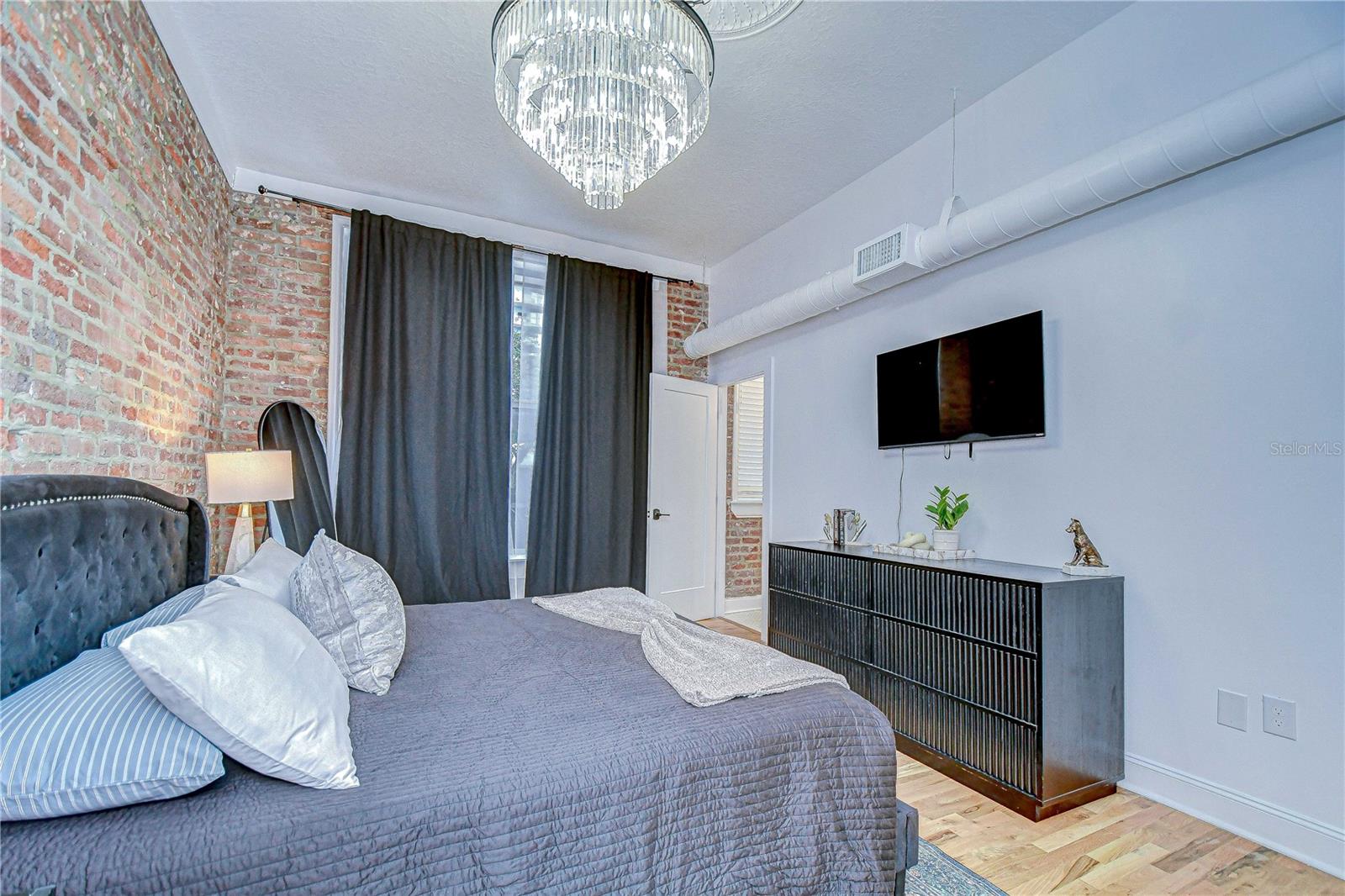 215 CENTRAL AVE #2B, ST PETERSBURG, FL, 33701