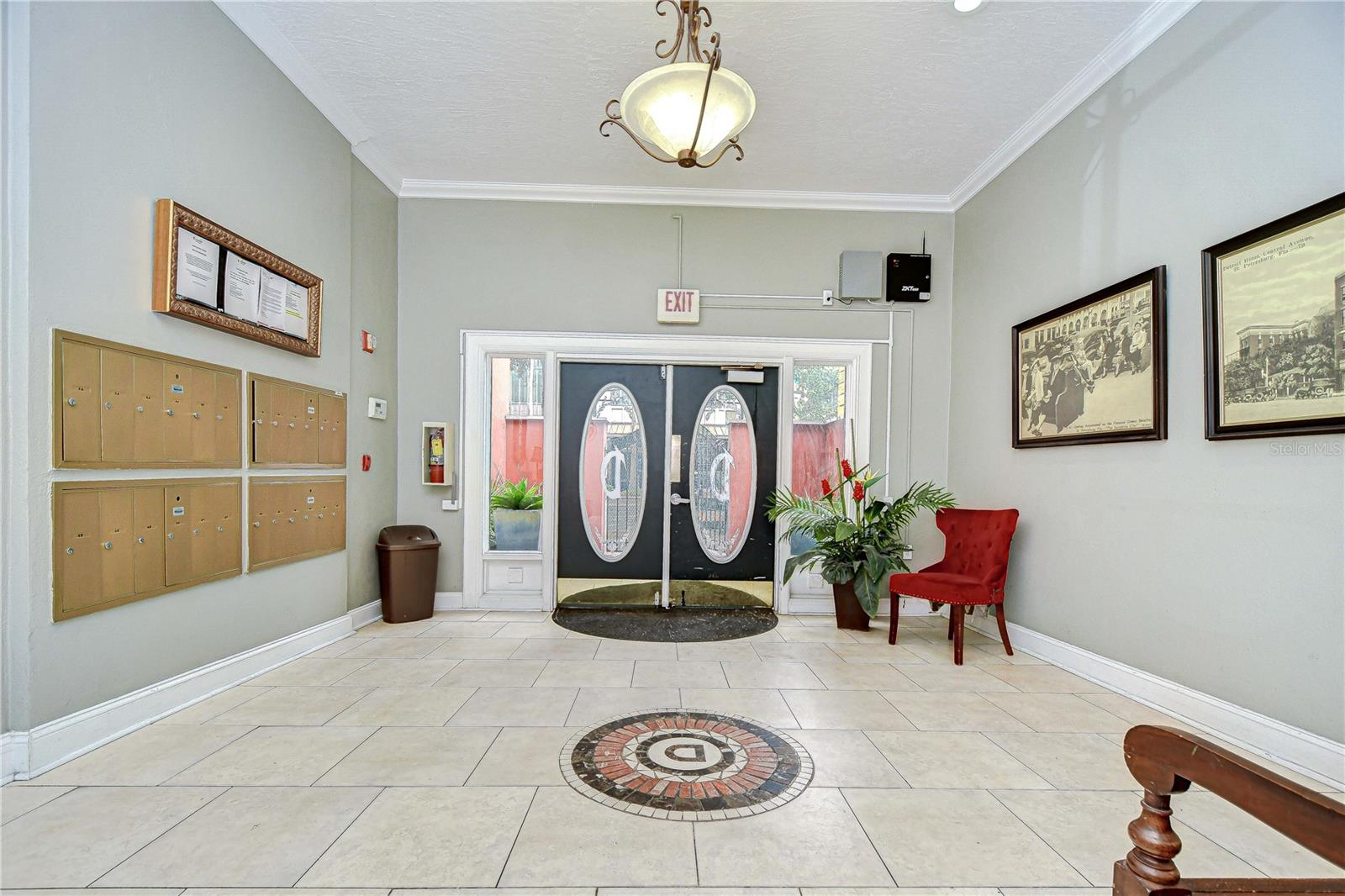215 CENTRAL AVE #2B, ST PETERSBURG, FL, 33701