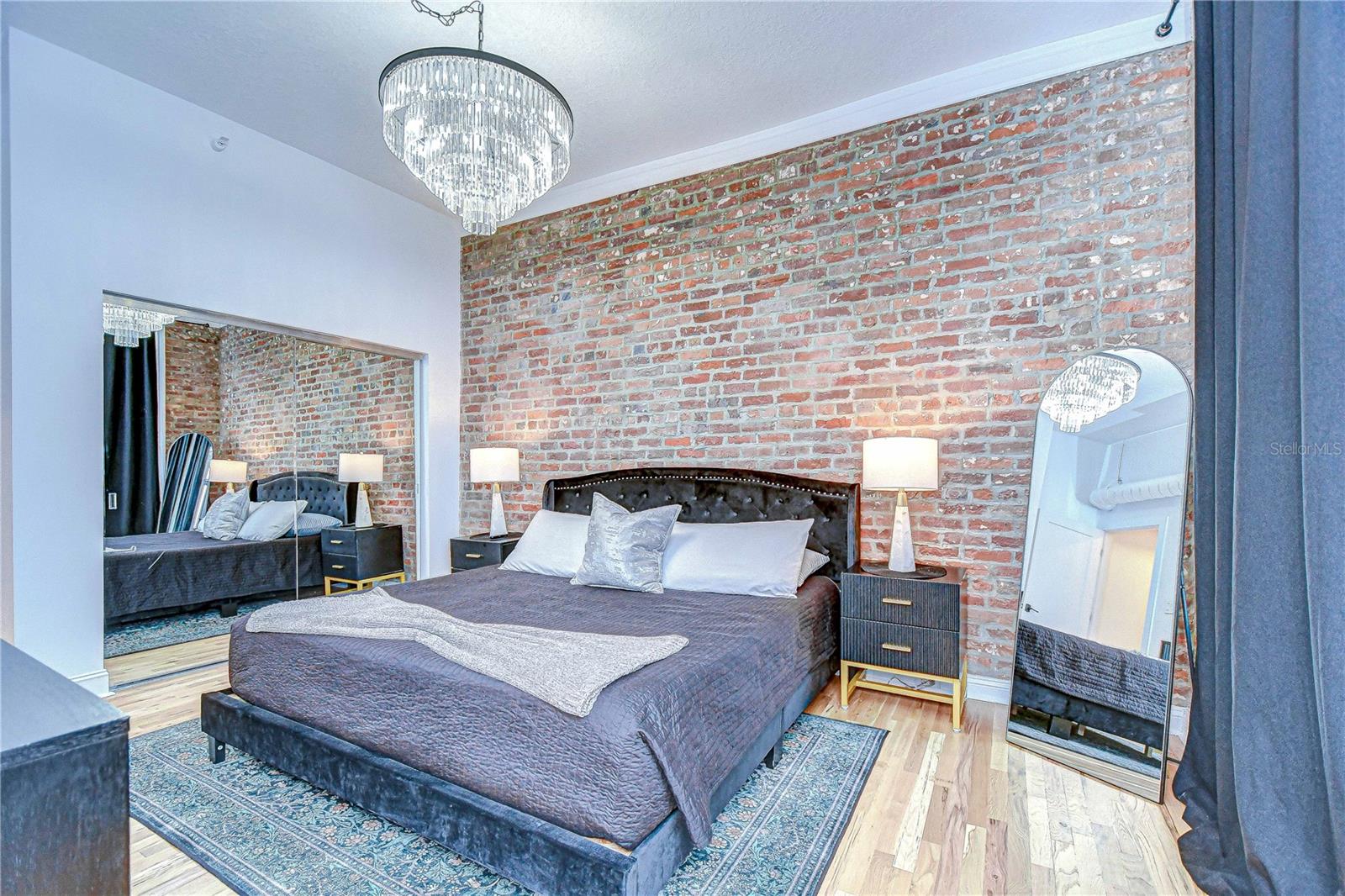 215 CENTRAL AVE #2B, ST PETERSBURG, FL, 33701