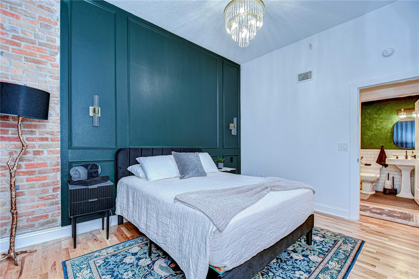 215 CENTRAL AVE #2B, ST PETERSBURG, FL, 33701