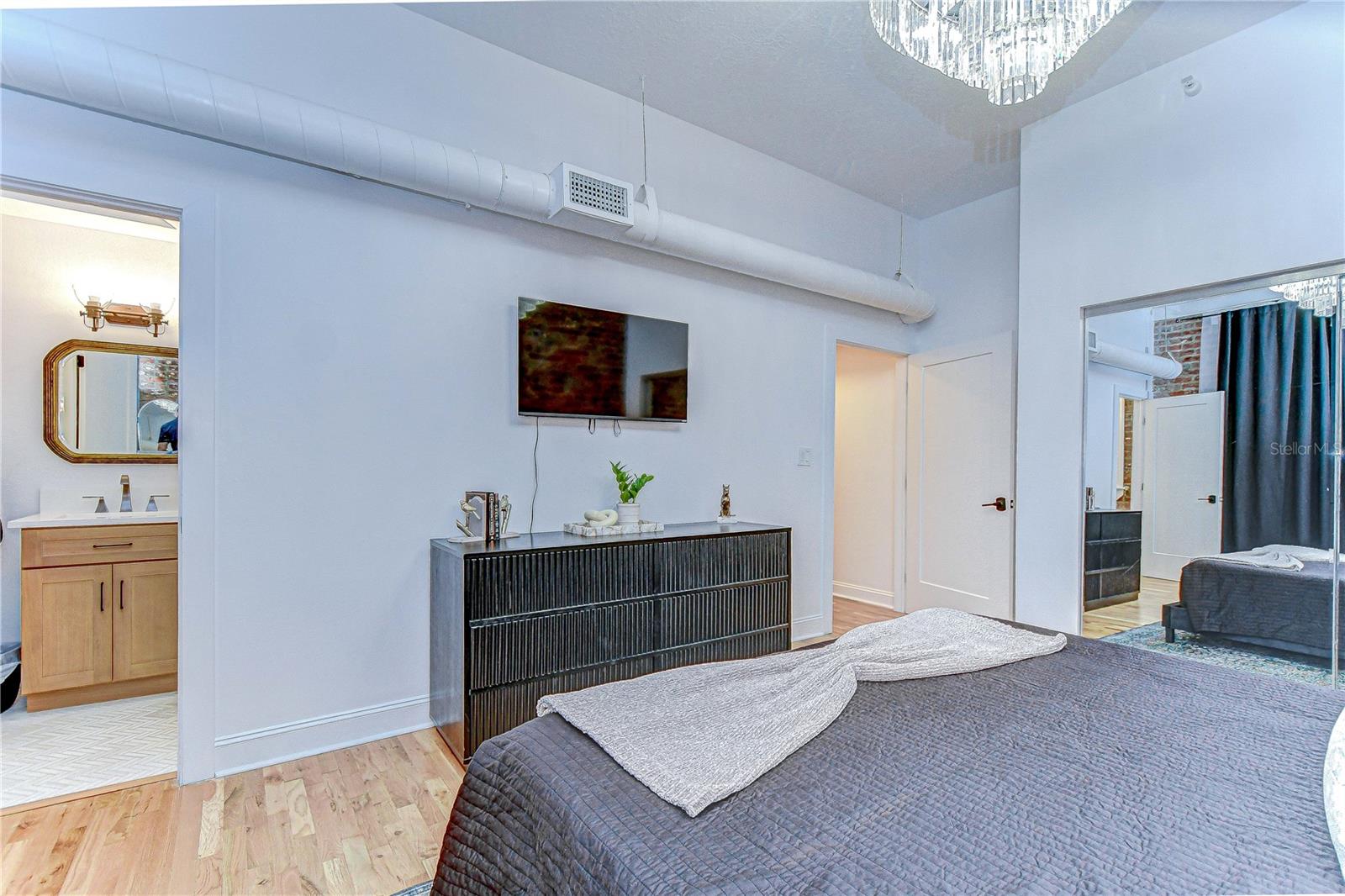 215 CENTRAL AVE #2B, ST PETERSBURG, FL, 33701