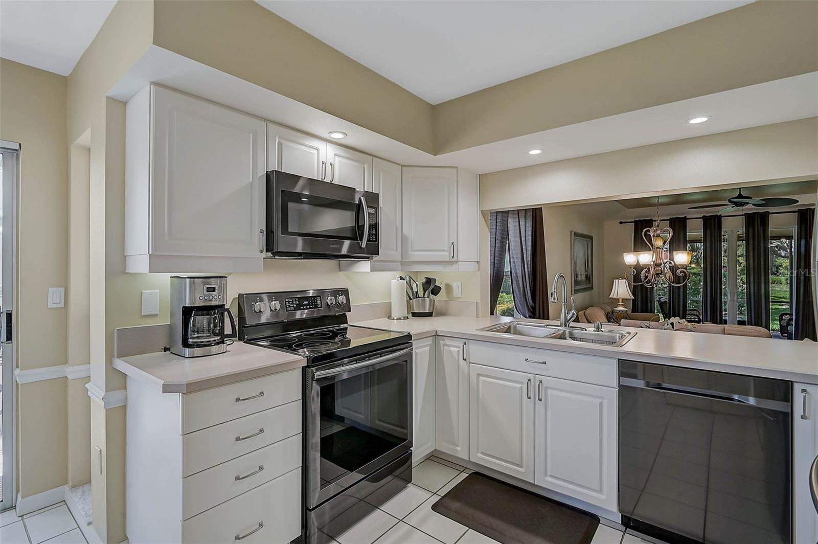 7341 GOLF POINTE CIR, SARASOTA, FL, 34243