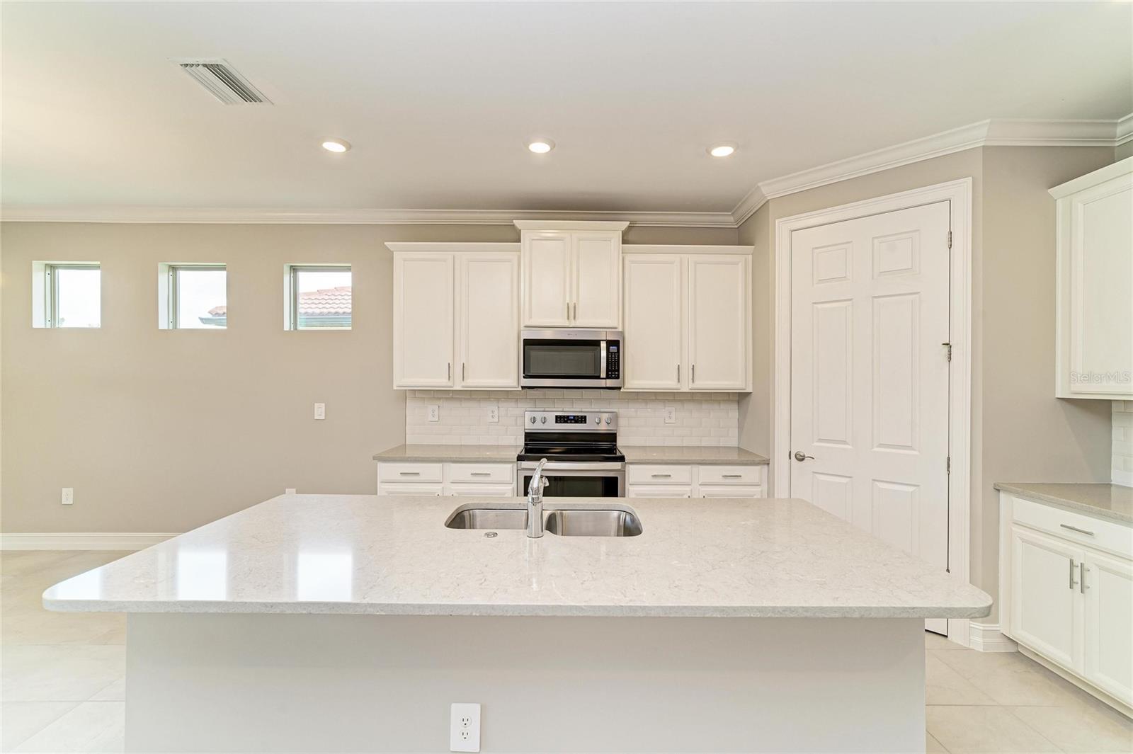 564 MARAVIYA BLVD, NOKOMIS, FL, 34275