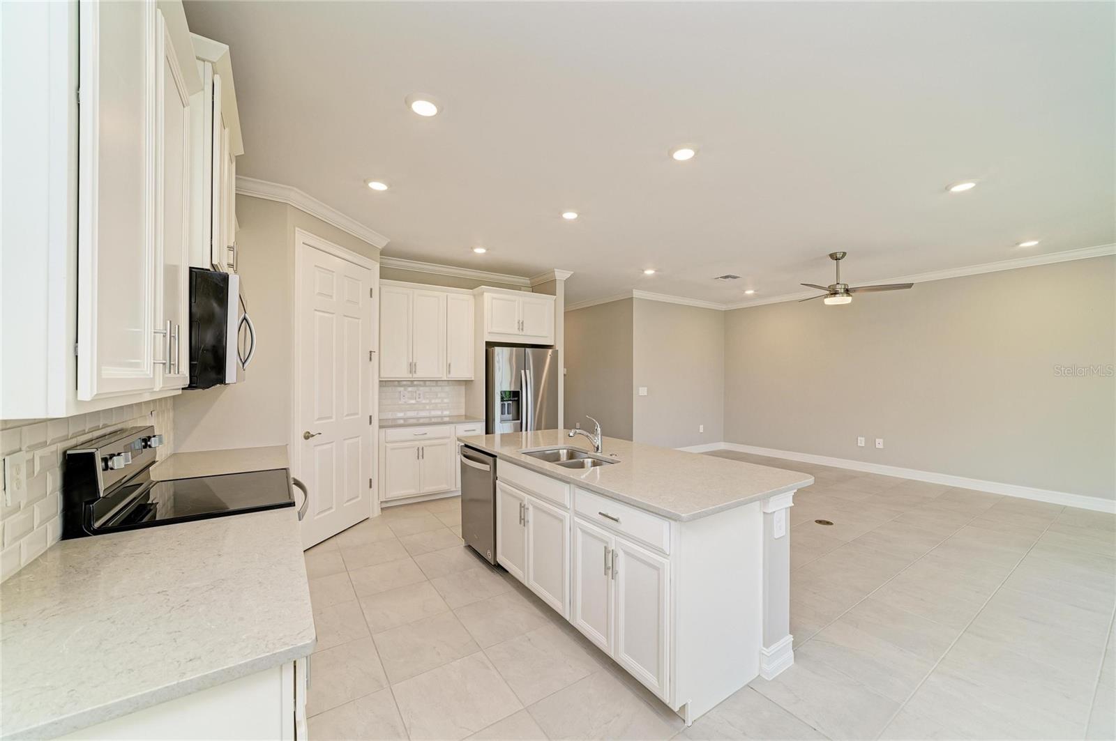 564 MARAVIYA BLVD, NOKOMIS, FL, 34275