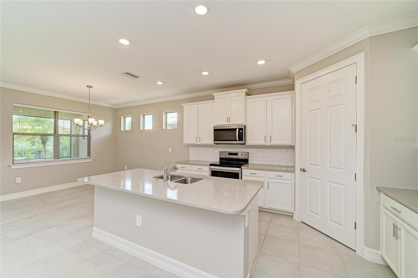 564 MARAVIYA BLVD, NOKOMIS, FL, 34275