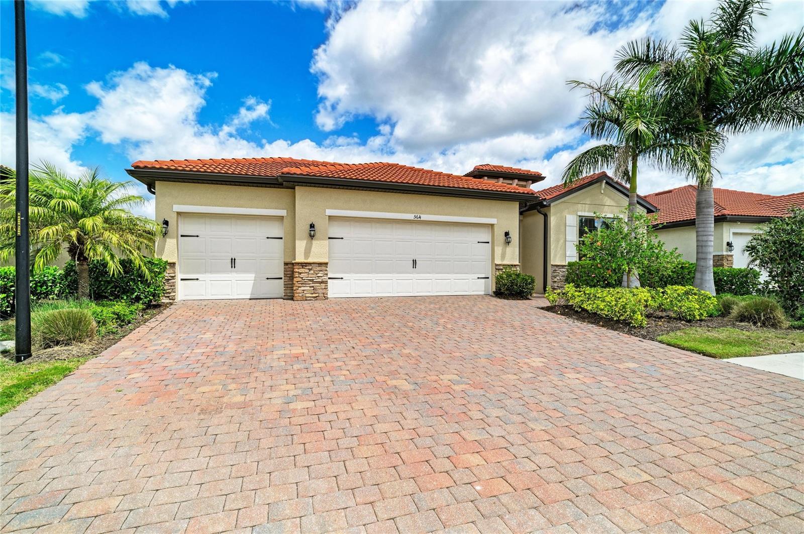 564 MARAVIYA BLVD, NOKOMIS, FL, 34275