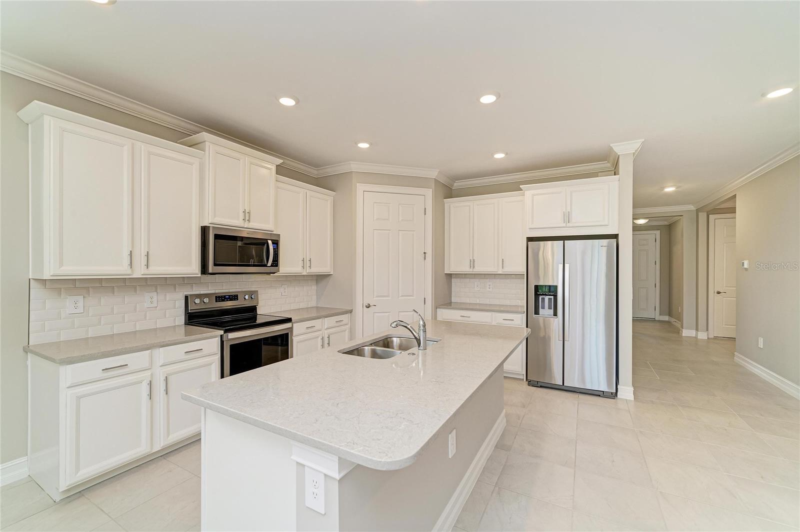 564 MARAVIYA BLVD, NOKOMIS, FL, 34275