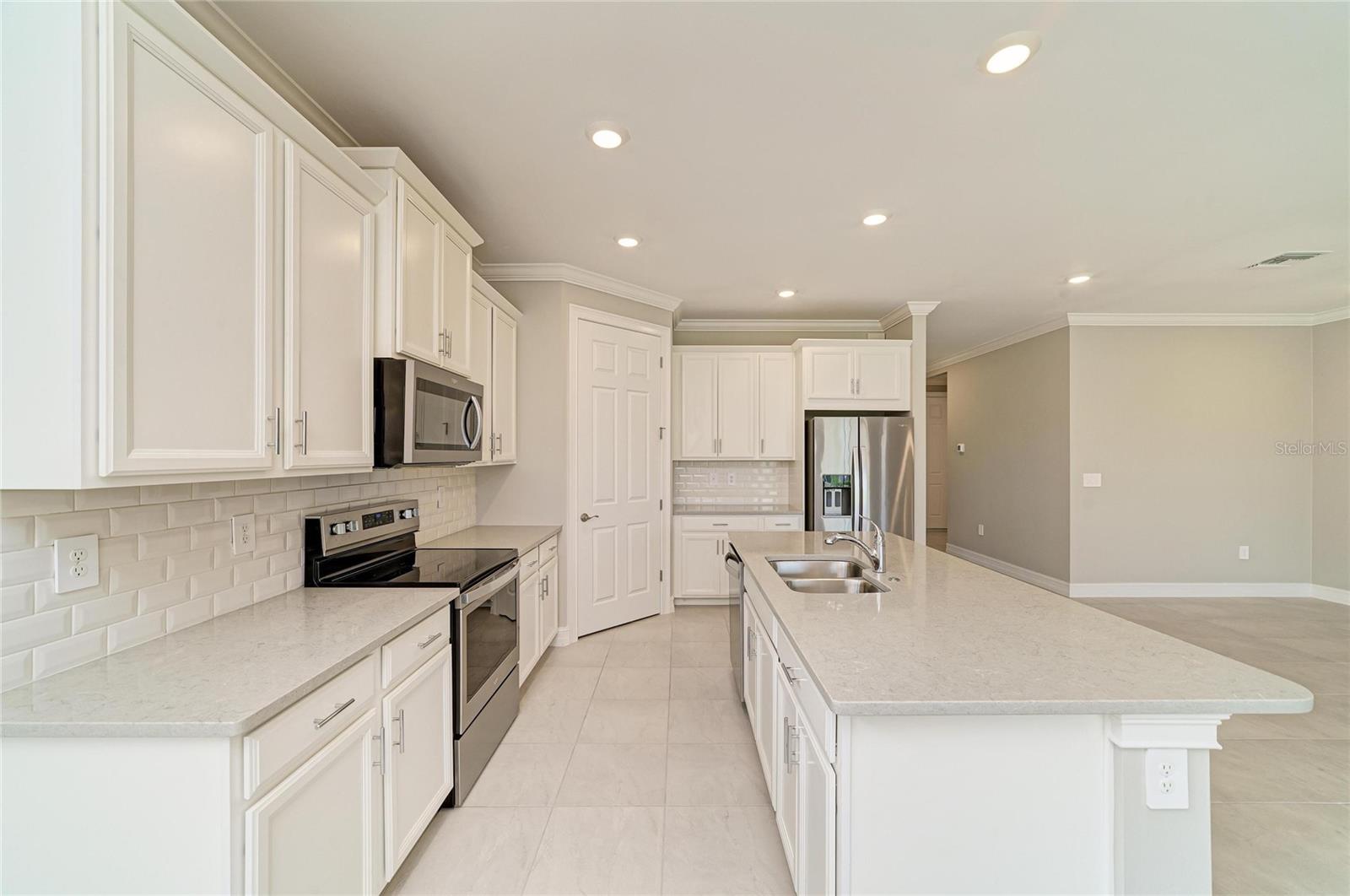 564 MARAVIYA BLVD, NOKOMIS, FL, 34275