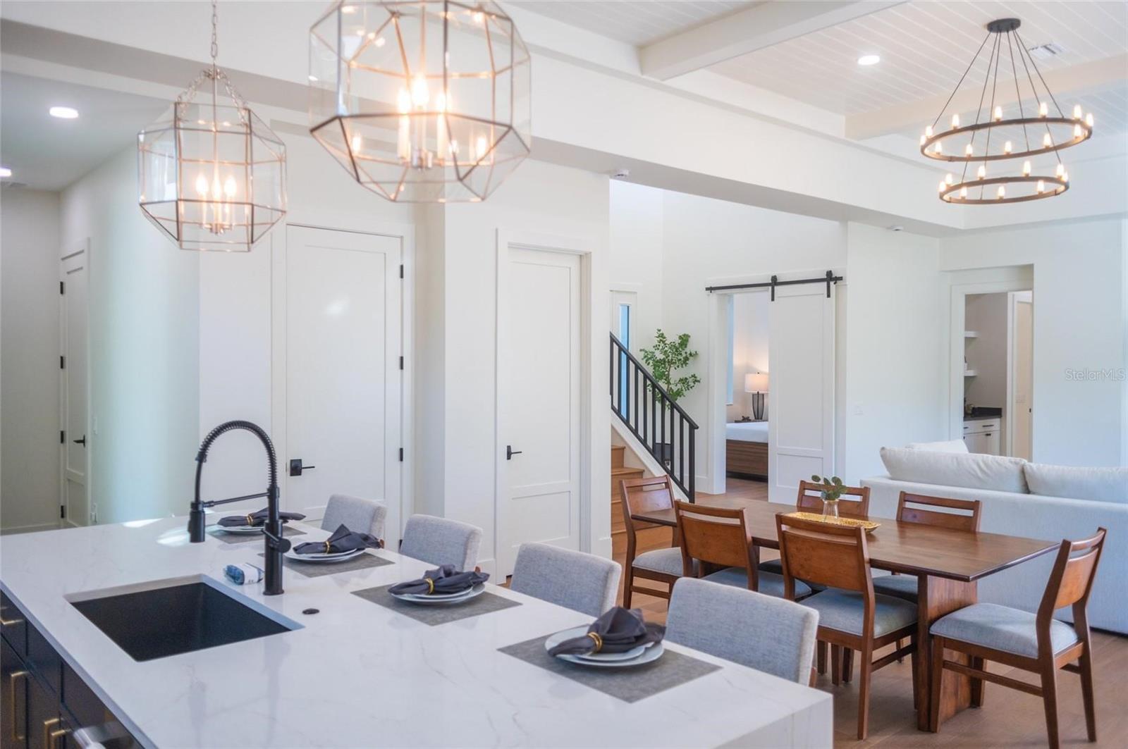 2420 FLOYD ST, SARASOTA, FL, 34239