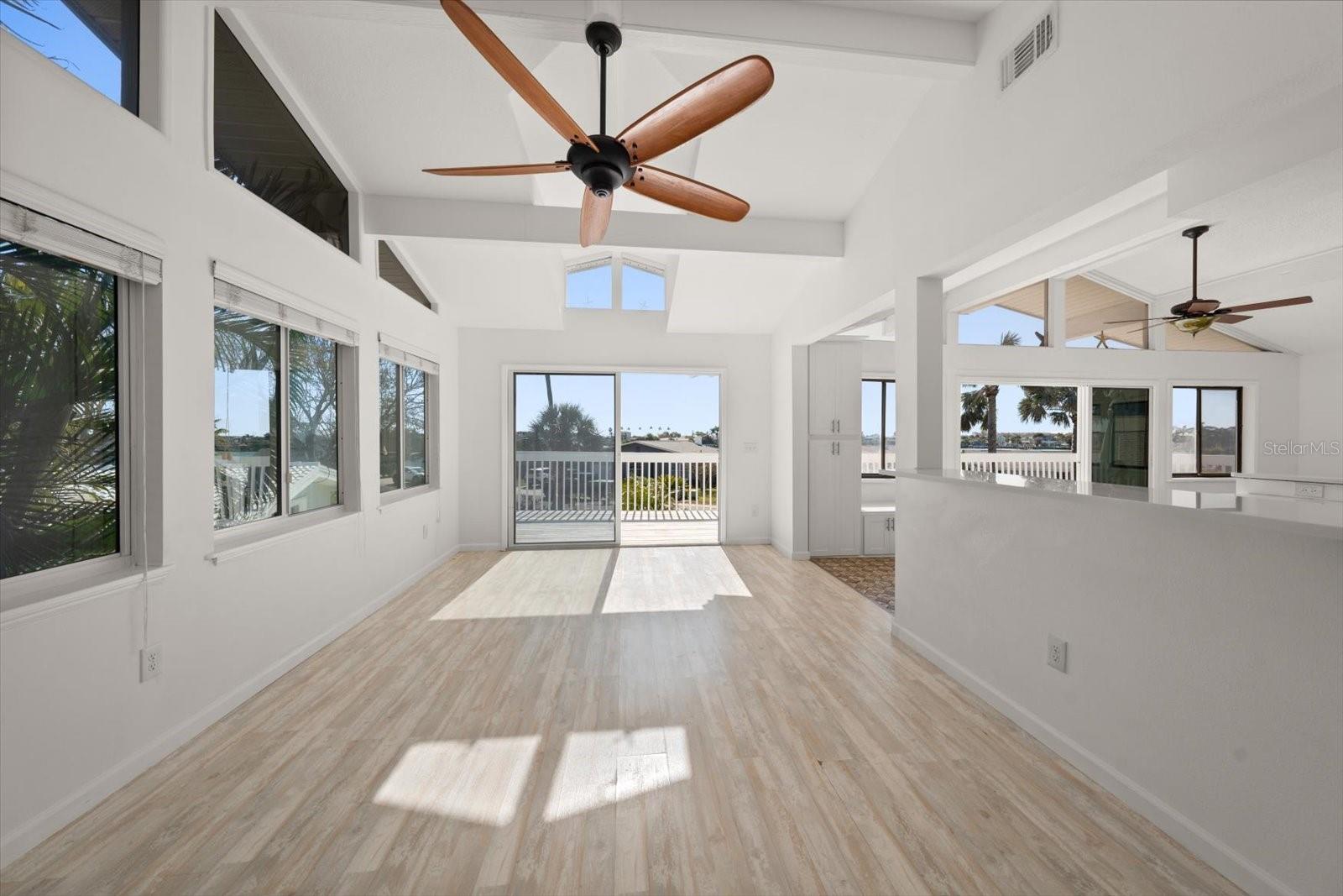 218 176TH AVE E, REDINGTON SHORES, FL, 33708