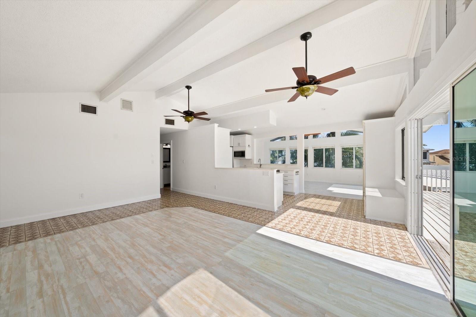 218 176TH AVE E, REDINGTON SHORES, FL, 33708