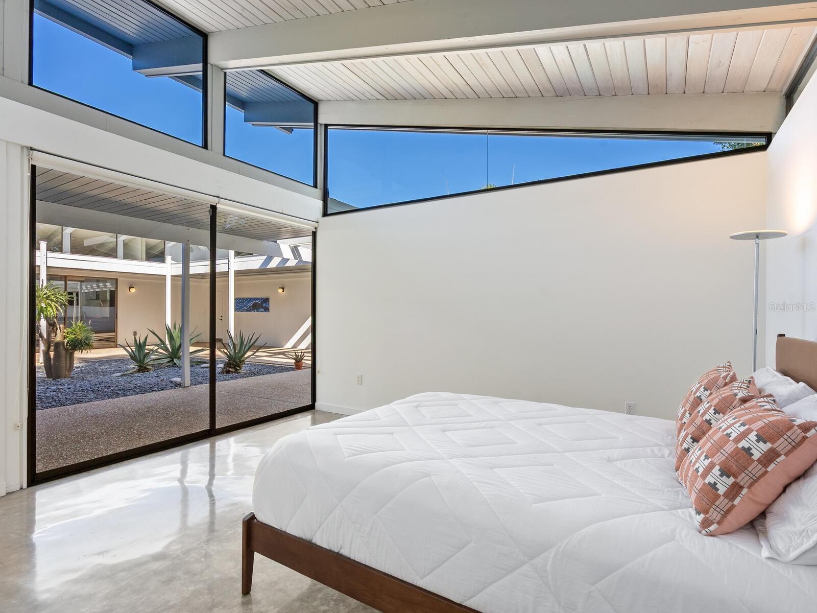 820 WHITFIELD AVE, SARASOTA, FL, 34243