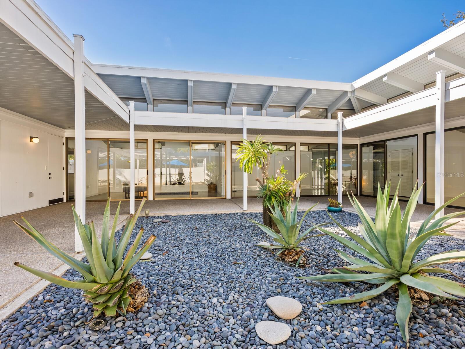 820 WHITFIELD AVE, SARASOTA, FL, 34243