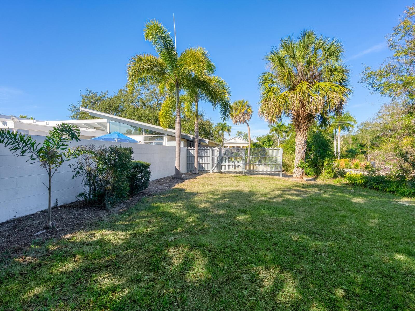 820 WHITFIELD AVE, SARASOTA, FL, 34243