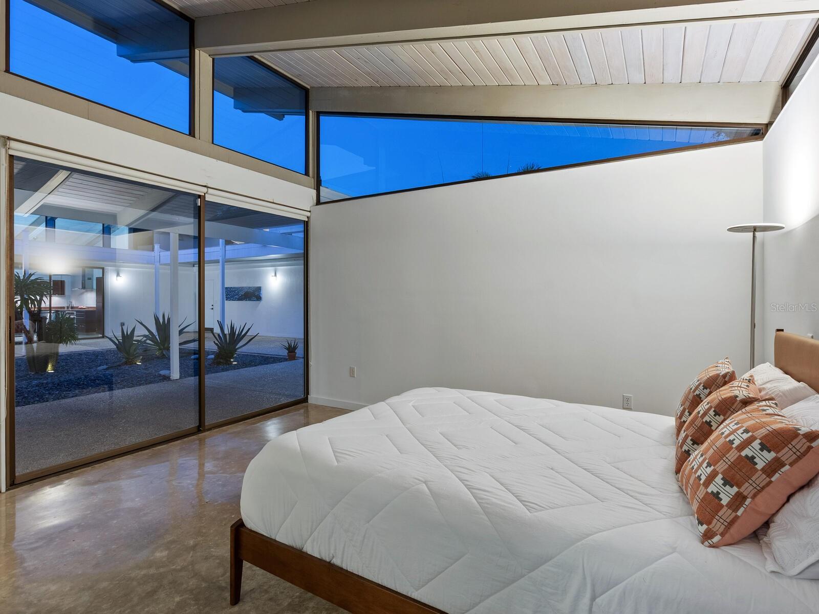 820 WHITFIELD AVE, SARASOTA, FL, 34243