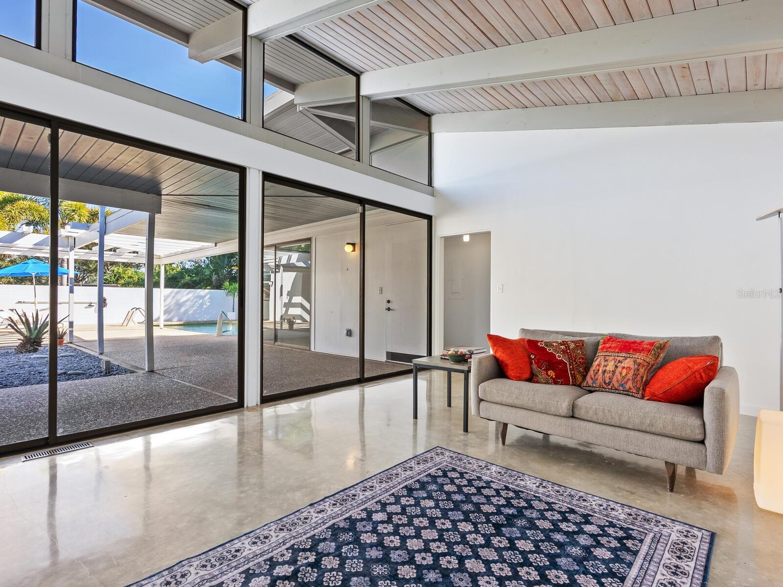 820 WHITFIELD AVE, SARASOTA, FL, 34243