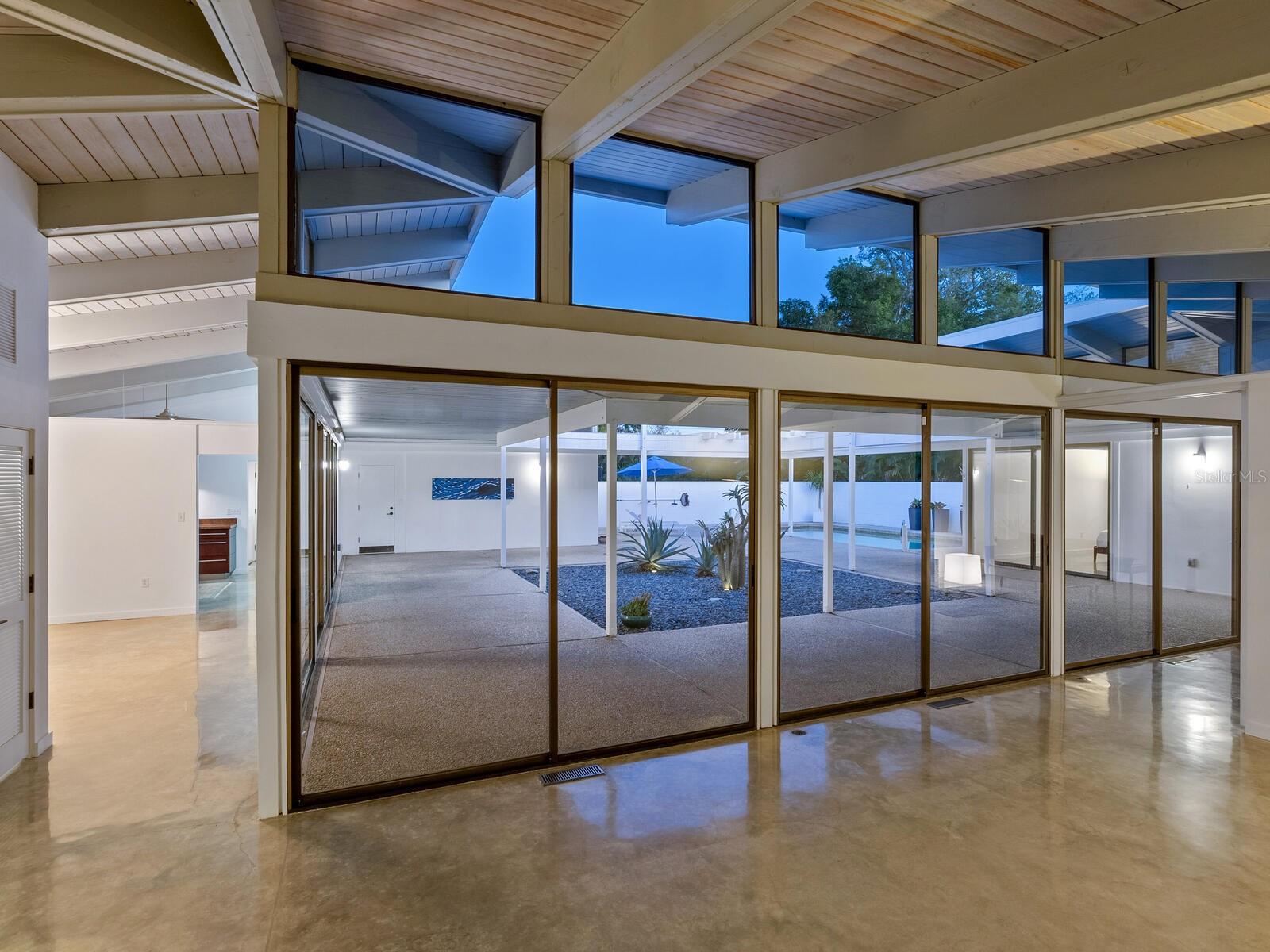 820 WHITFIELD AVE, SARASOTA, FL, 34243