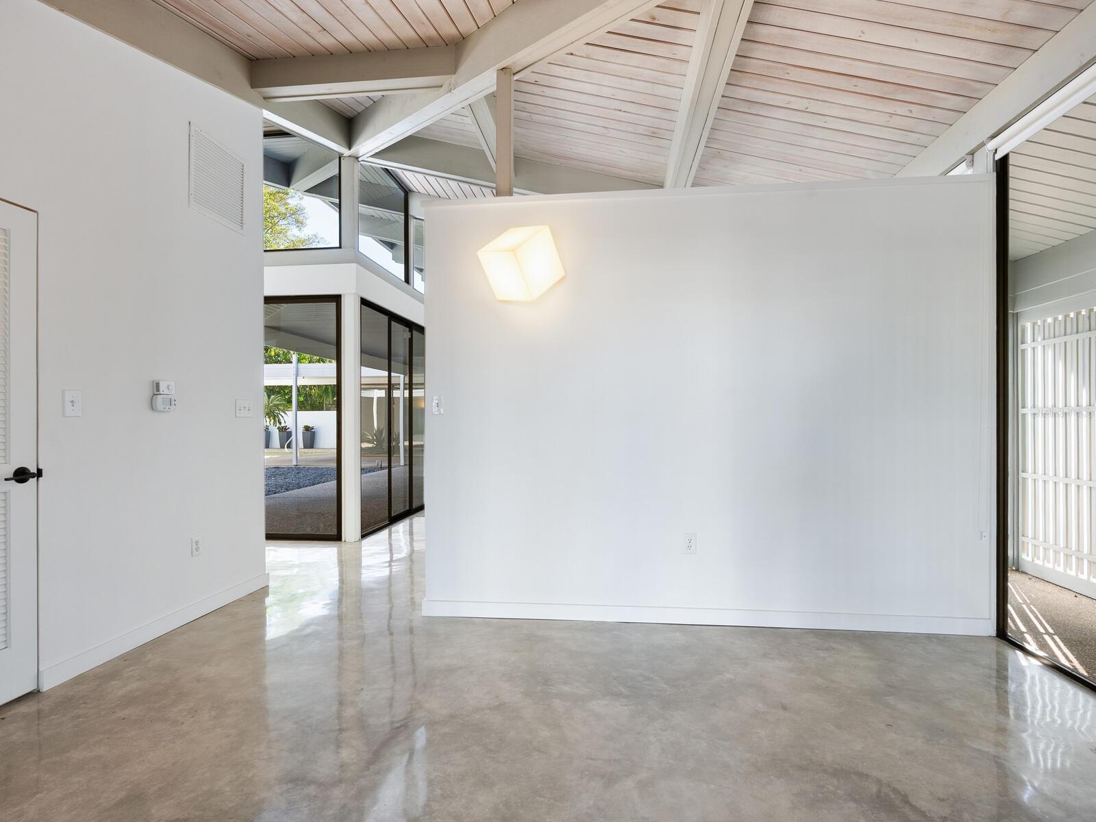 820 WHITFIELD AVE, SARASOTA, FL, 34243