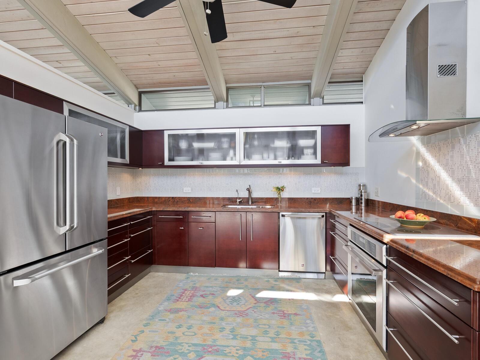 820 WHITFIELD AVE, SARASOTA, FL, 34243