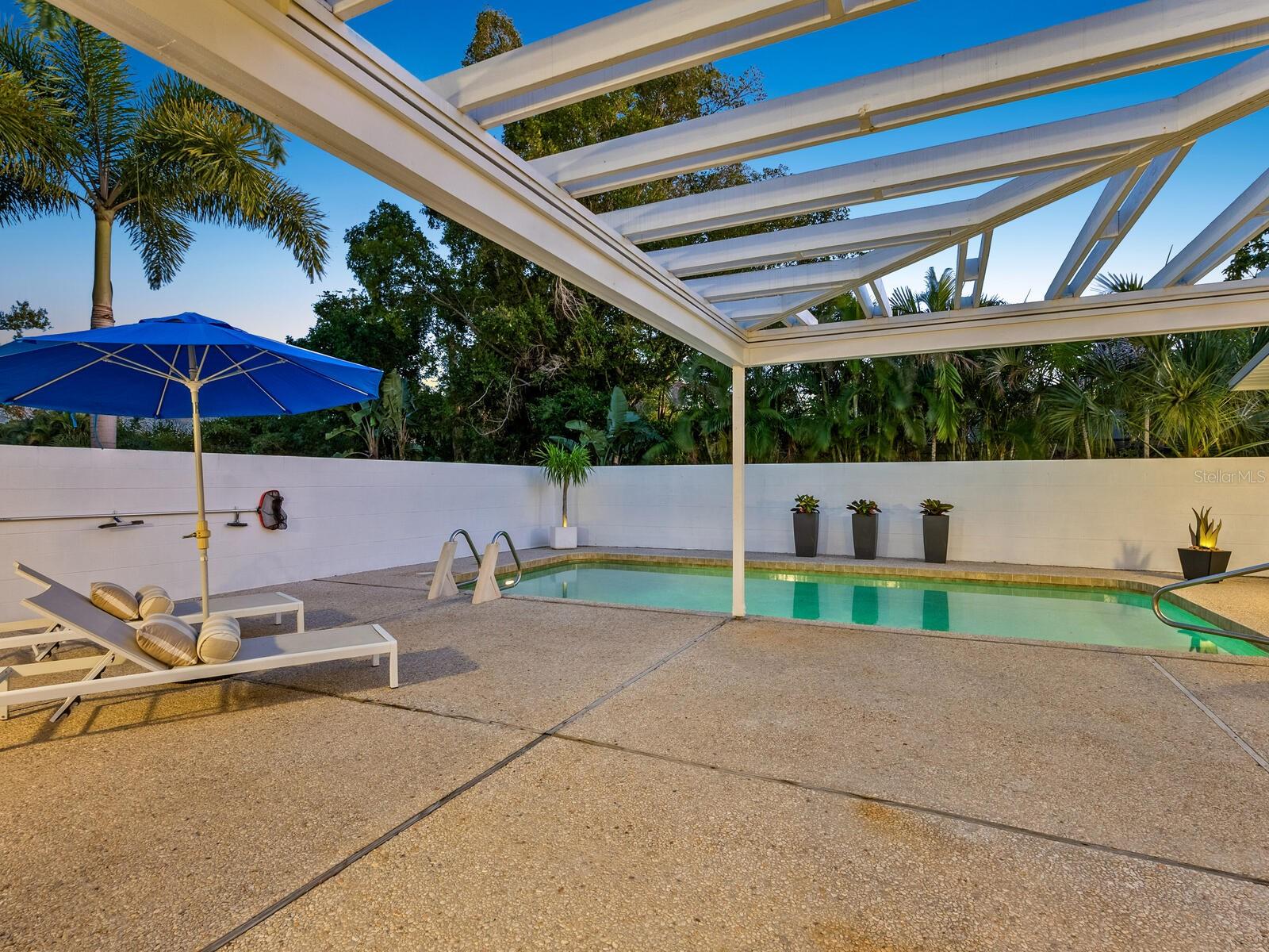 820 WHITFIELD AVE, SARASOTA, FL, 34243