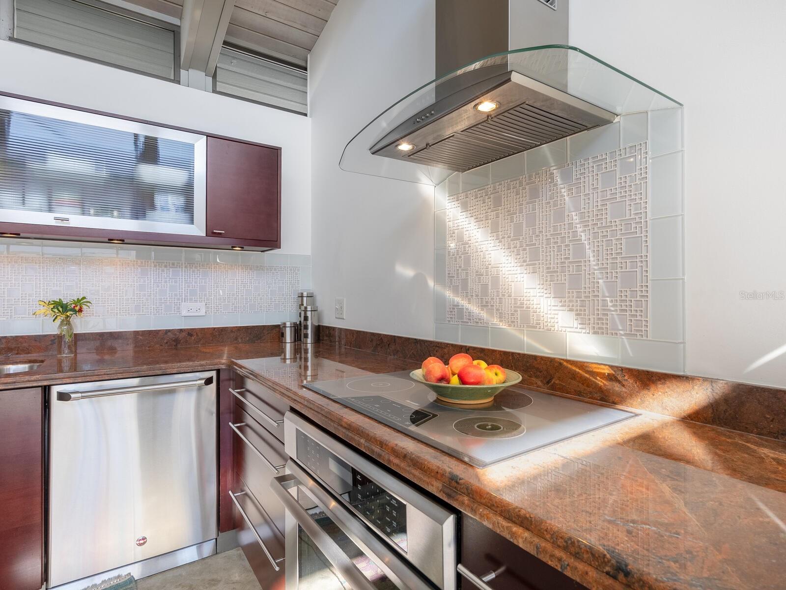 820 WHITFIELD AVE, SARASOTA, FL, 34243