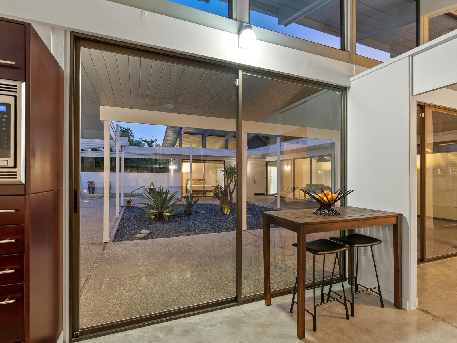 820 WHITFIELD AVE, SARASOTA, FL, 34243