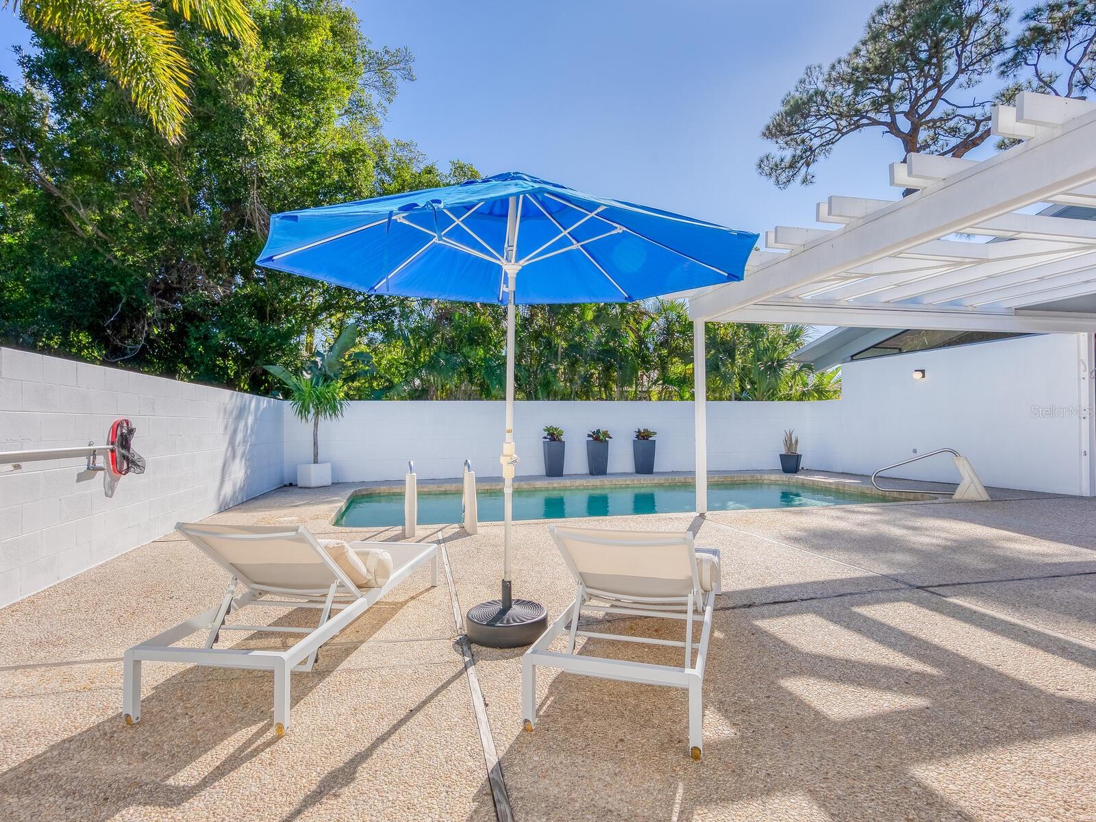 820 WHITFIELD AVE, SARASOTA, FL, 34243