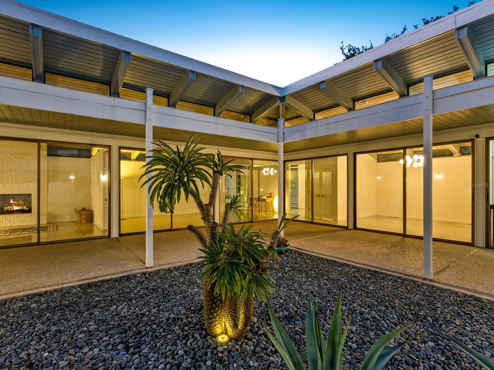 820 WHITFIELD AVE, SARASOTA, FL, 34243