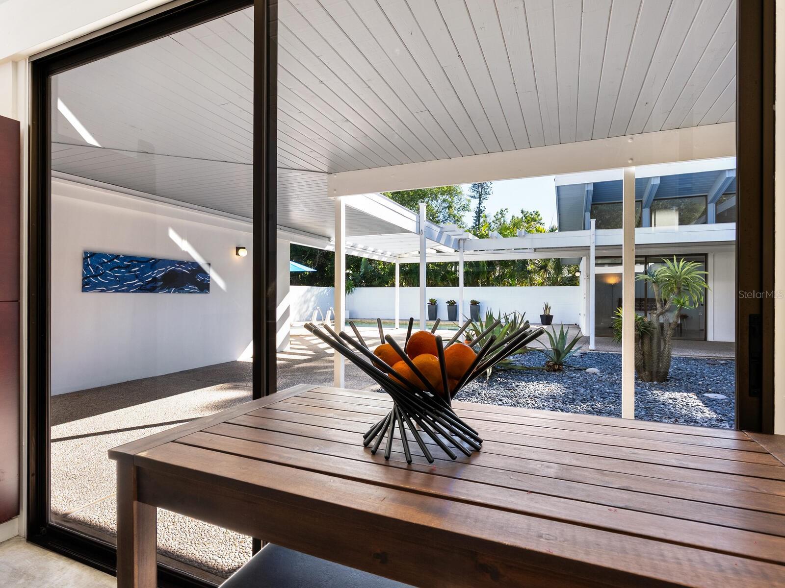 820 WHITFIELD AVE, SARASOTA, FL, 34243