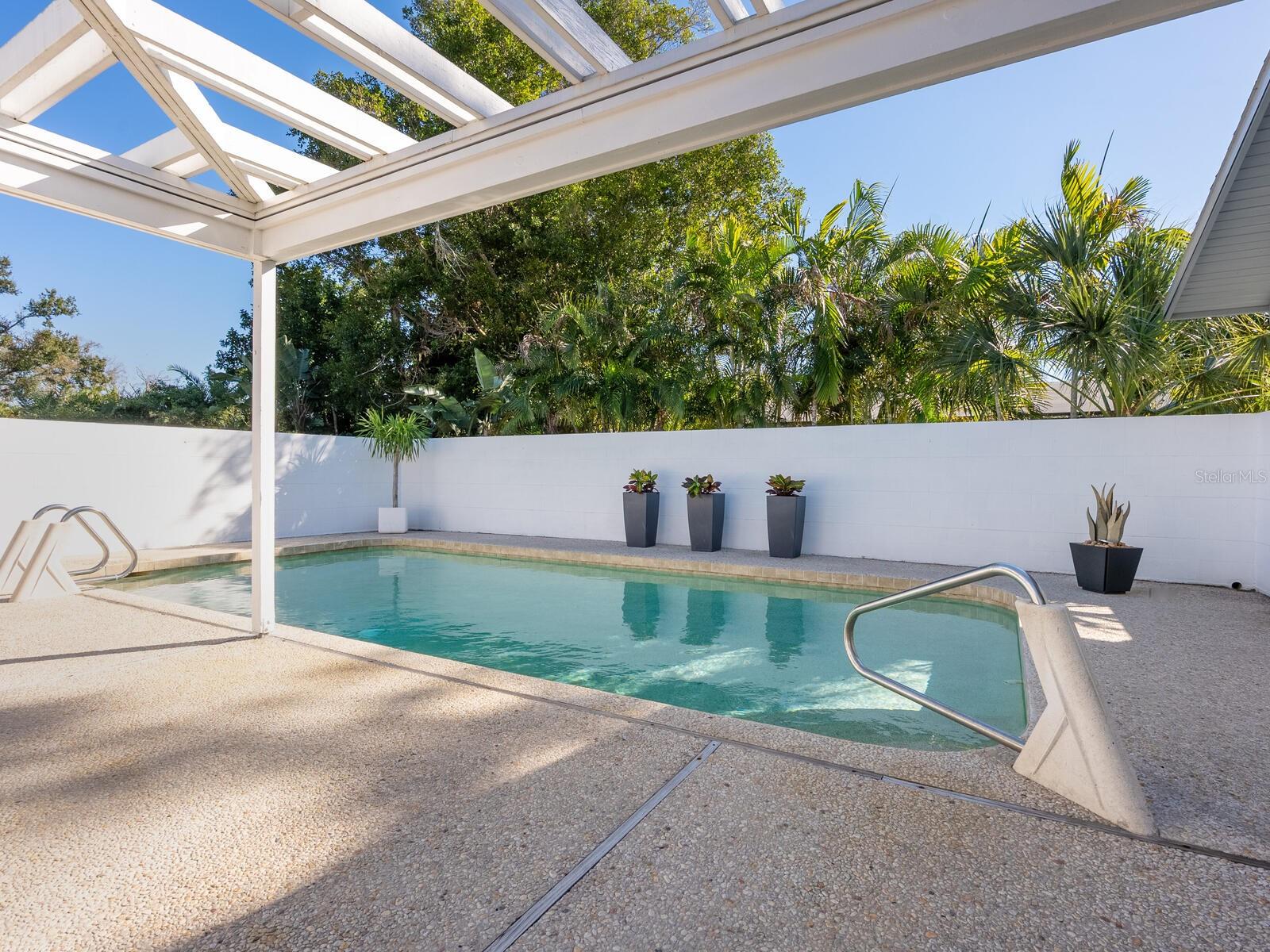 820 WHITFIELD AVE, SARASOTA, FL, 34243