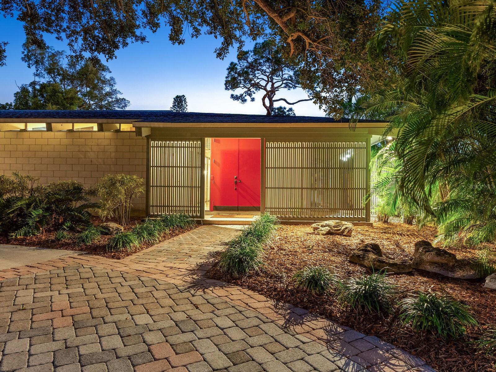 820 WHITFIELD AVE, SARASOTA, FL, 34243