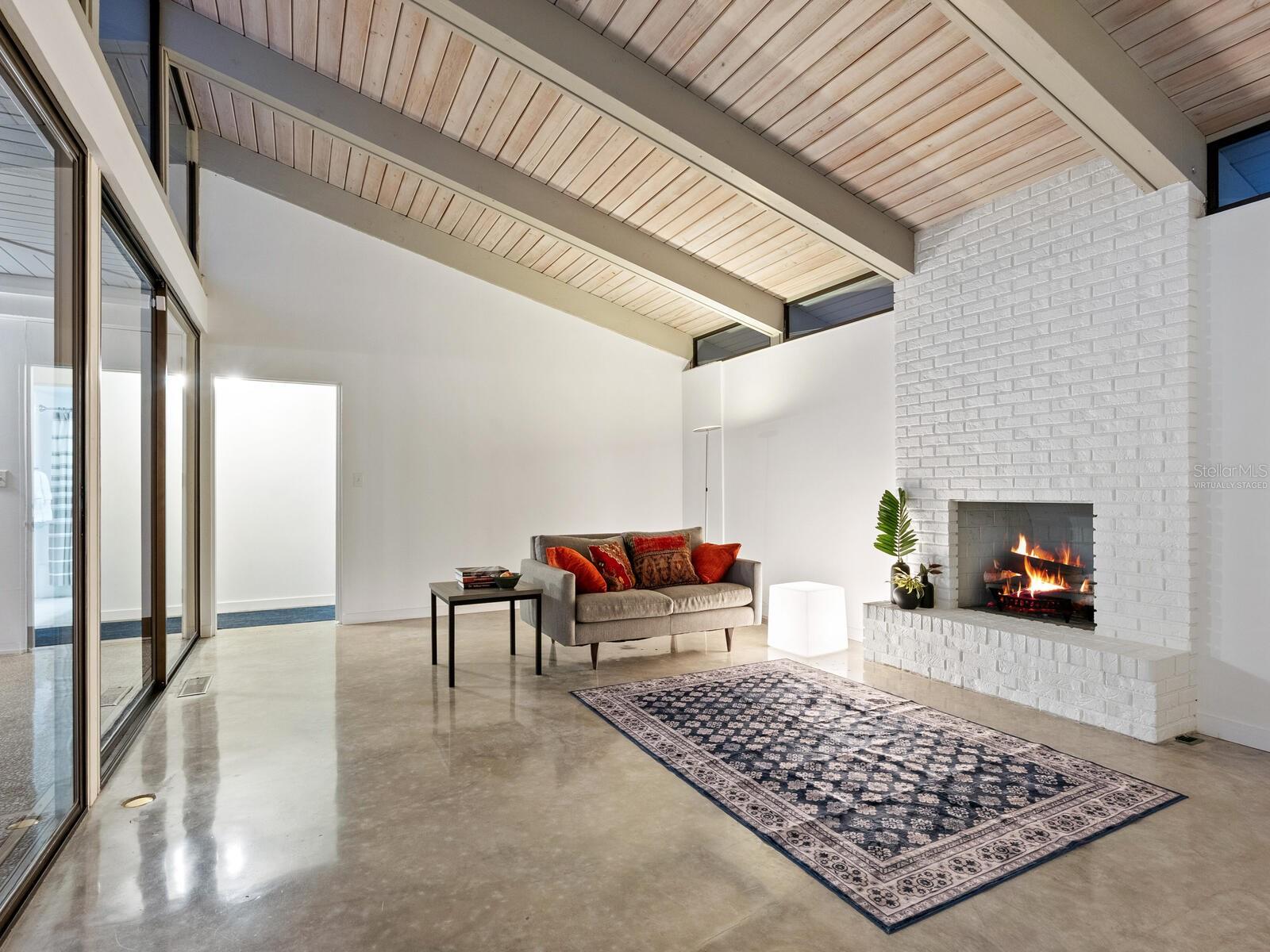 820 WHITFIELD AVE, SARASOTA, FL, 34243