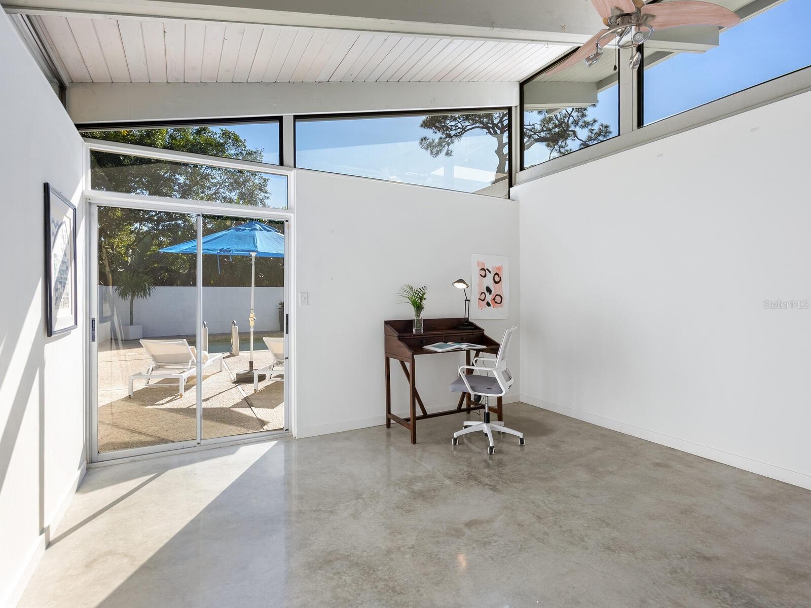 820 WHITFIELD AVE, SARASOTA, FL, 34243