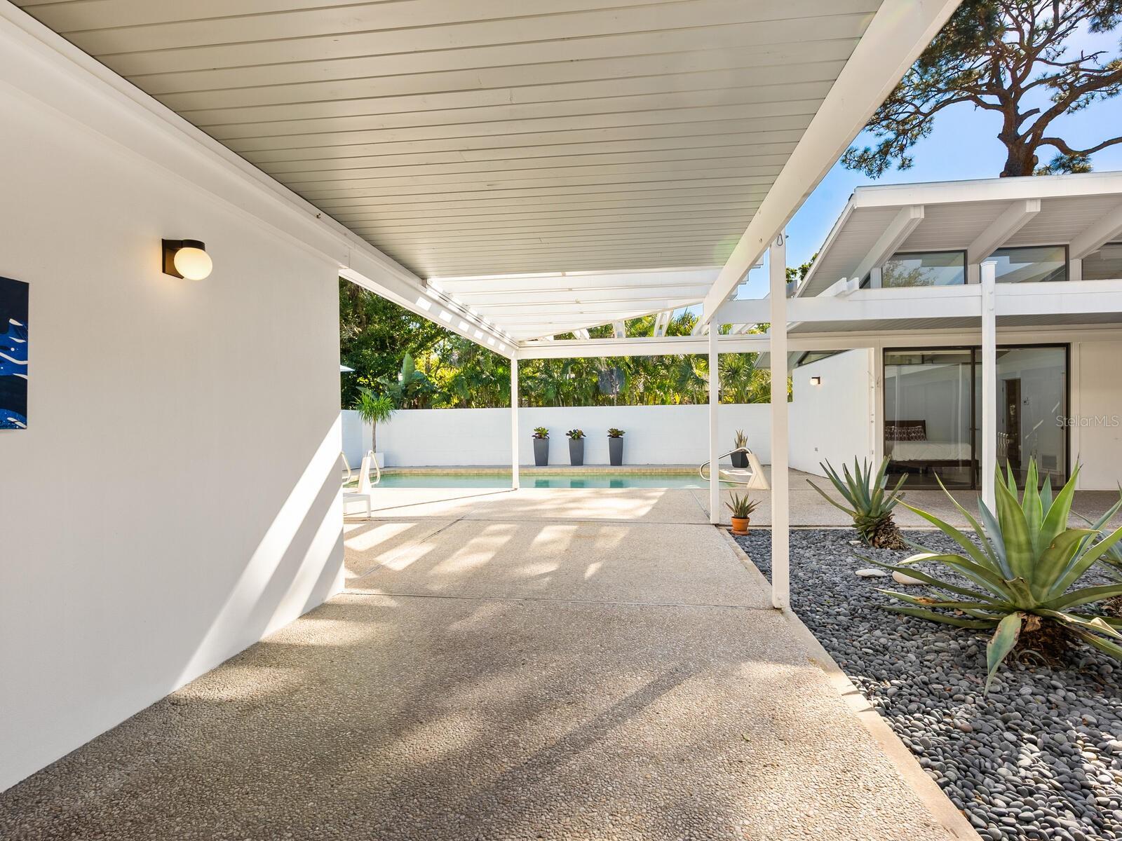 820 WHITFIELD AVE, SARASOTA, FL, 34243