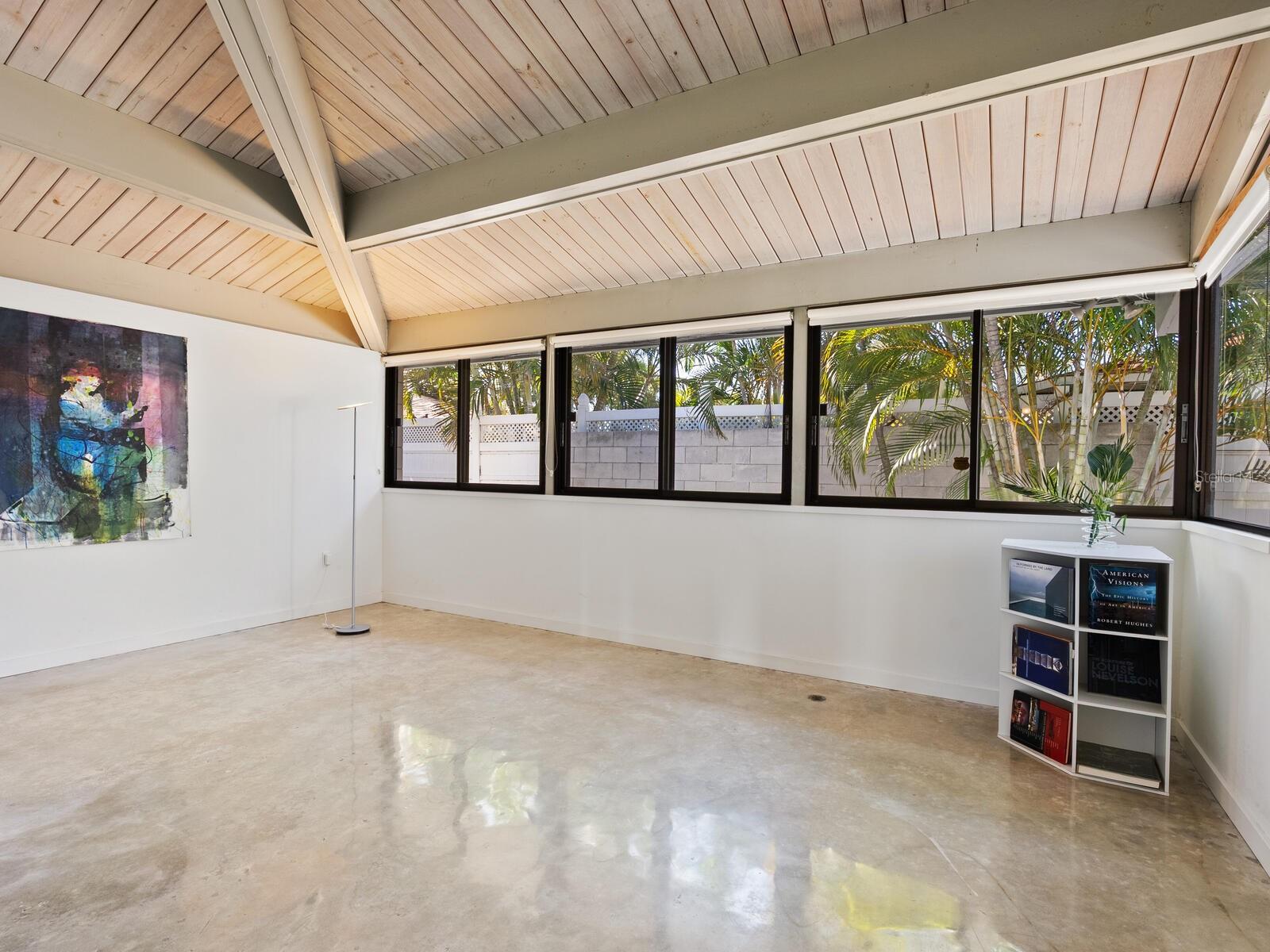 820 WHITFIELD AVE, SARASOTA, FL, 34243