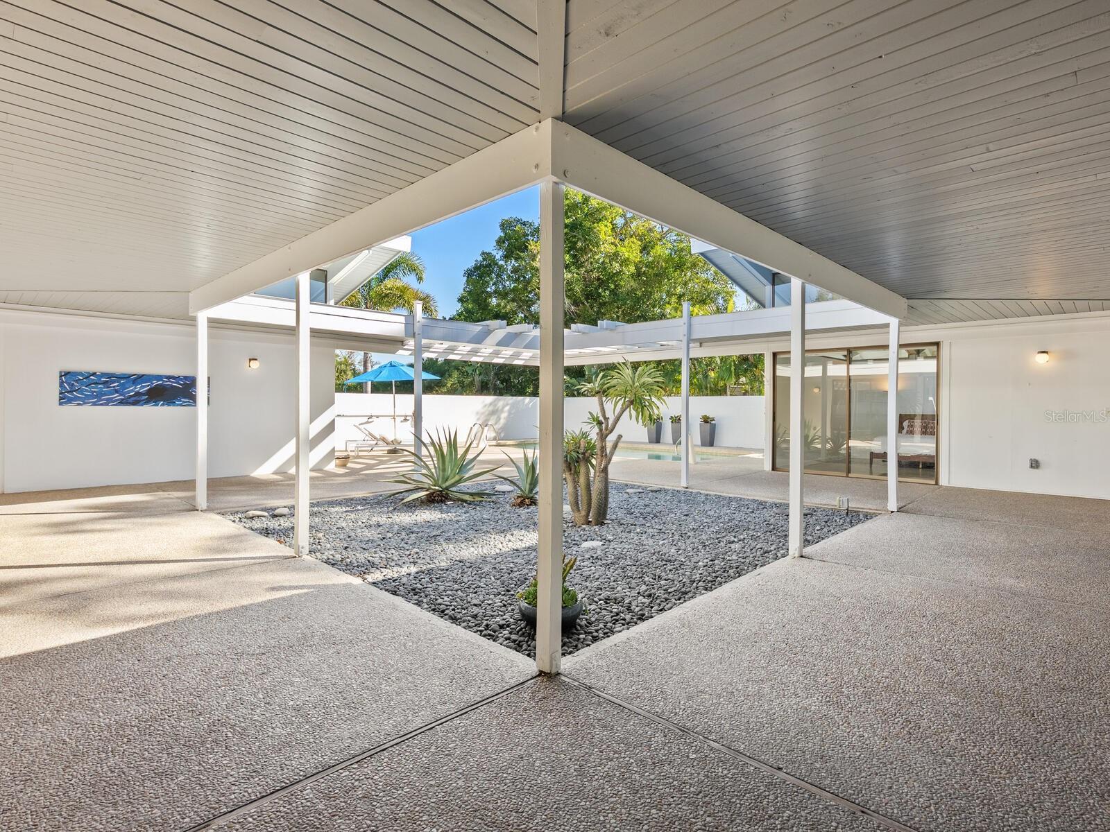 820 WHITFIELD AVE, SARASOTA, FL, 34243