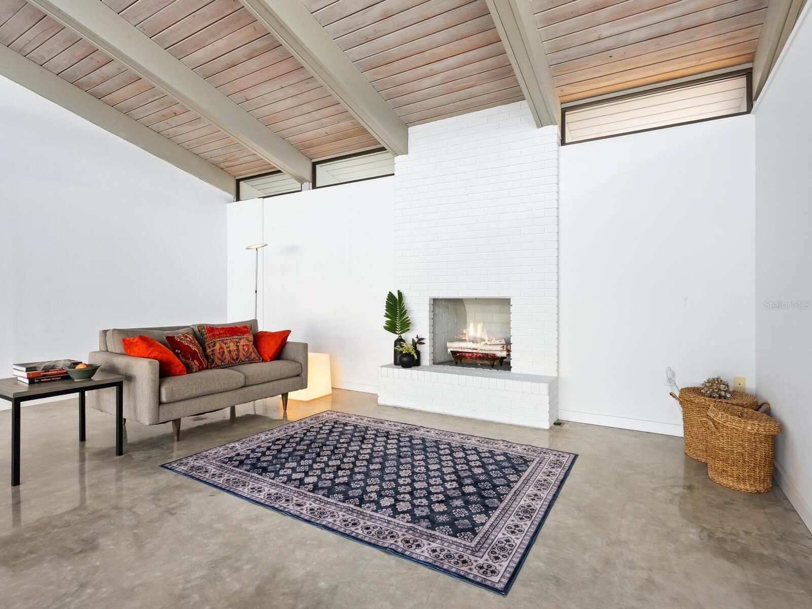 820 WHITFIELD AVE, SARASOTA, FL, 34243