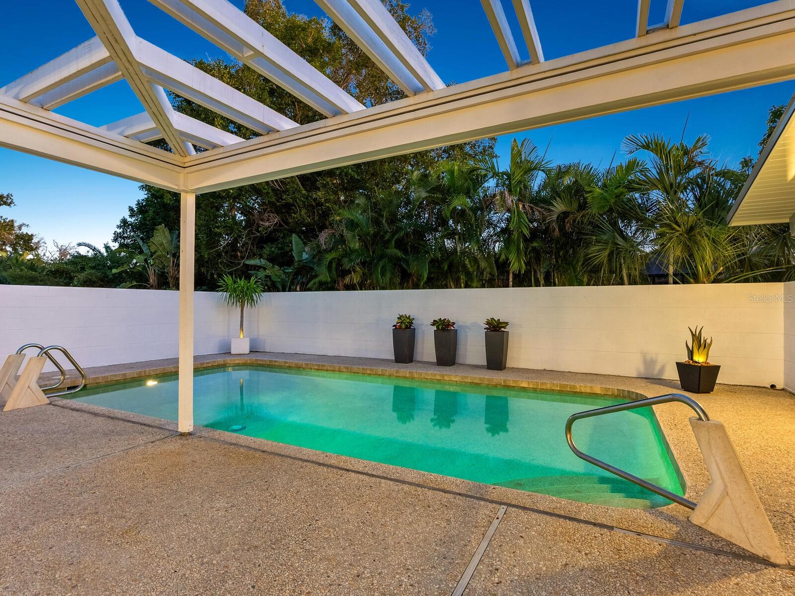 820 WHITFIELD AVE, SARASOTA, FL, 34243