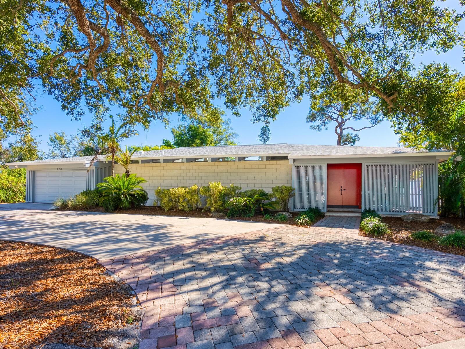 820 WHITFIELD AVE, SARASOTA, FL, 34243