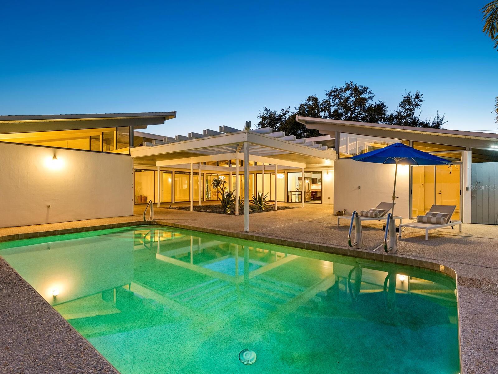 820 WHITFIELD AVE, SARASOTA, FL, 34243