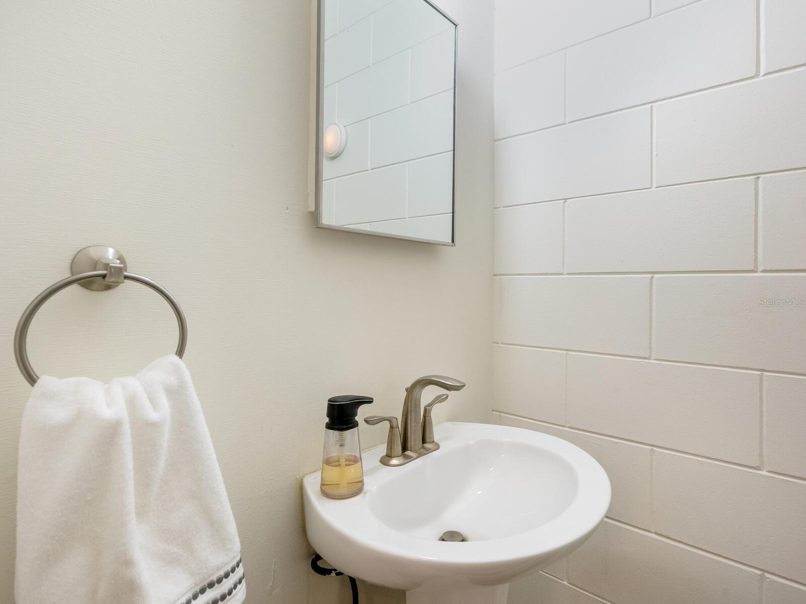 820 WHITFIELD AVE, SARASOTA, FL, 34243