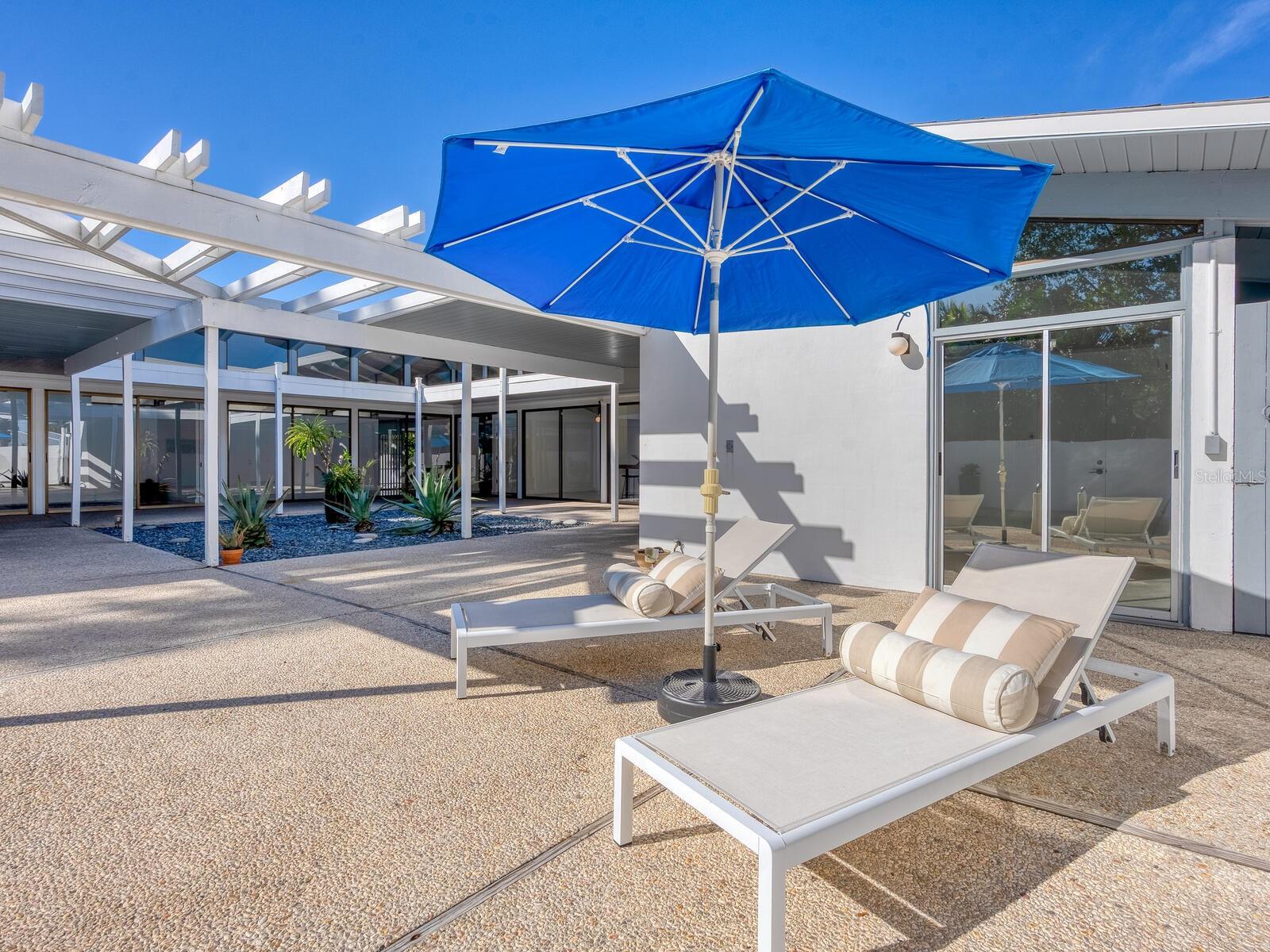 820 WHITFIELD AVE, SARASOTA, FL, 34243