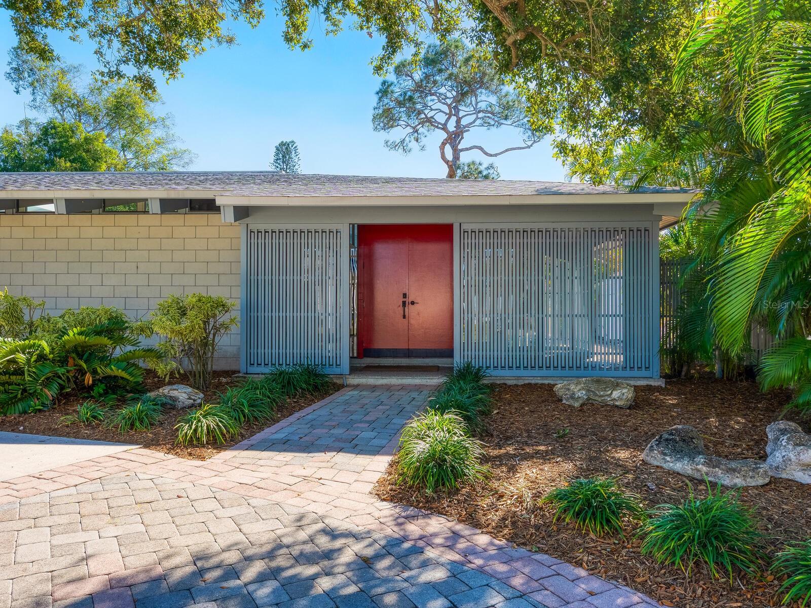 820 WHITFIELD AVE, SARASOTA, FL, 34243